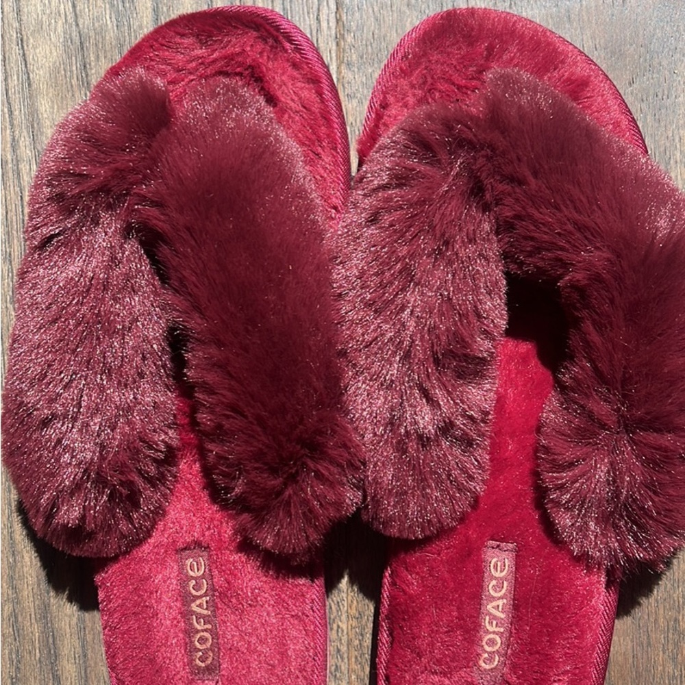 Women's Plush Burgundy Slippers